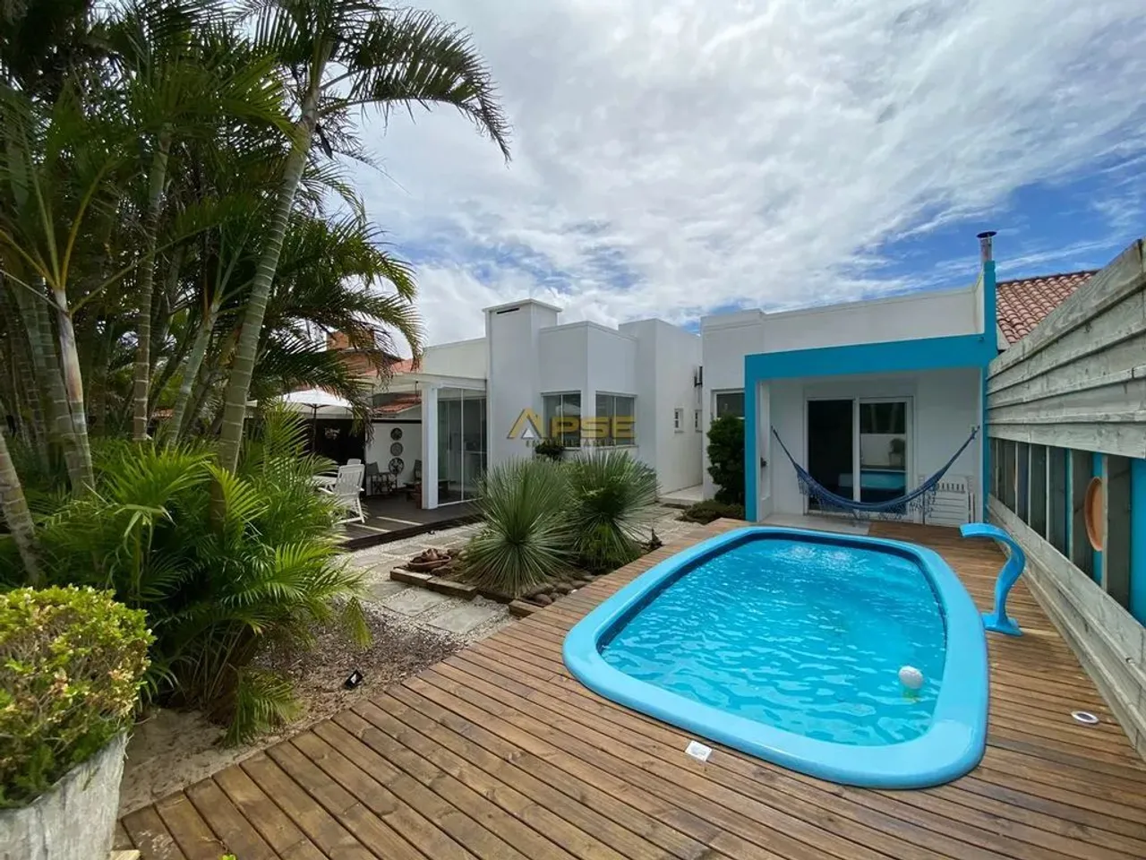 Casa a venda em Tramandaí/RS, 3 quartos/2 suites, 120 m², 2 vagas, financia
