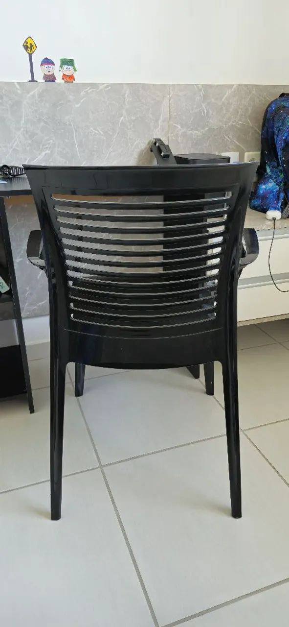 1 cadeira Tramontina preta 