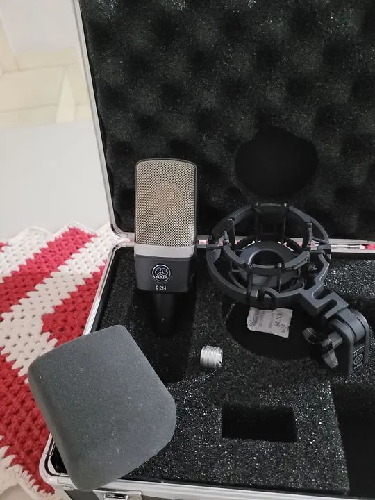 Microfone AKG C214 Condenser