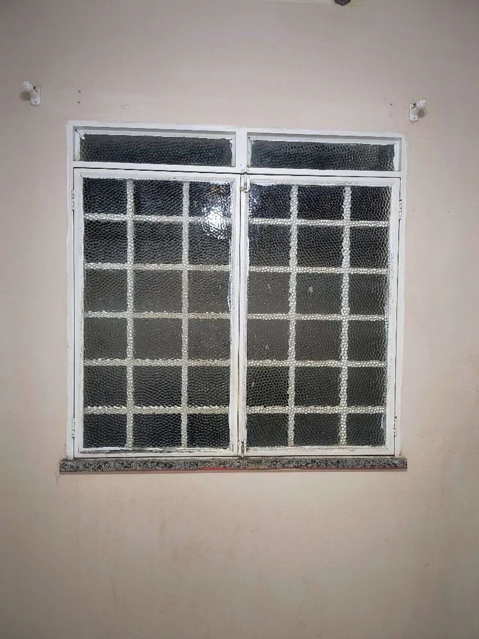 Janela de ferro com vidro e pedra  - Foto 2