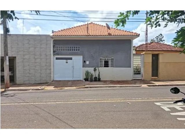 CASA RESIDENCIAL em SÃO MANUEL - SP, CENTRO