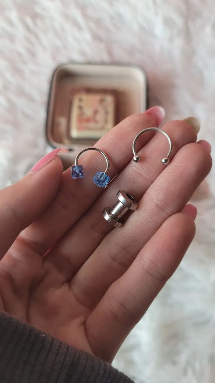 lotinho de piercing, tem 2 que estão novos no saquinho - Foto 2