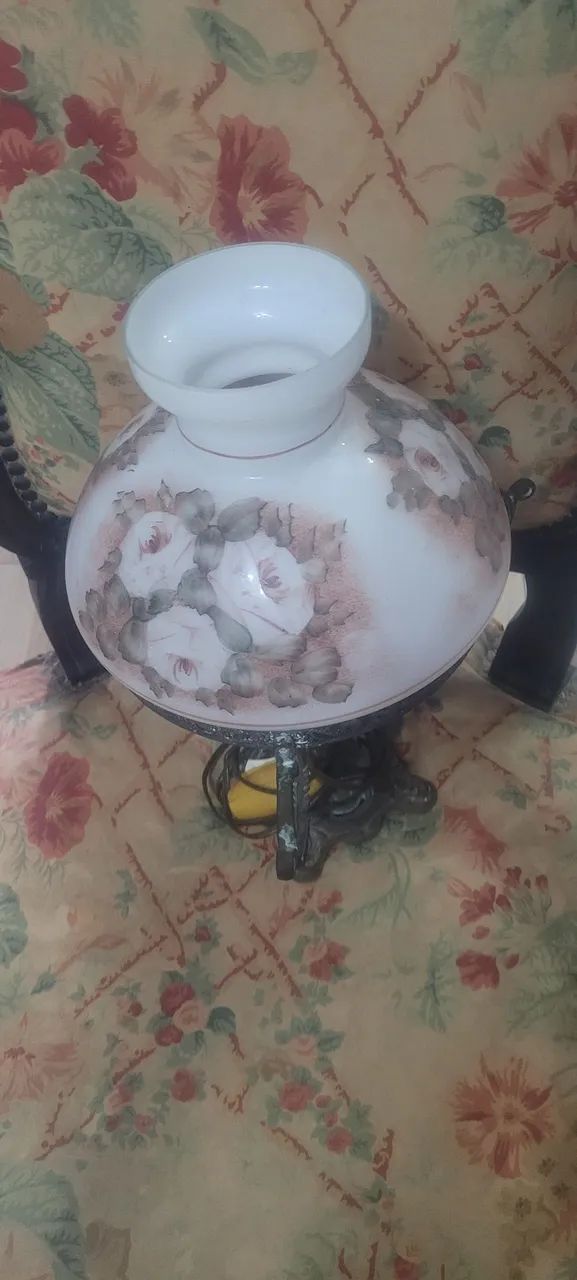 LINDO ABAJURE COLONIAL BRONZE CUPULA LOUÇA OPALINA