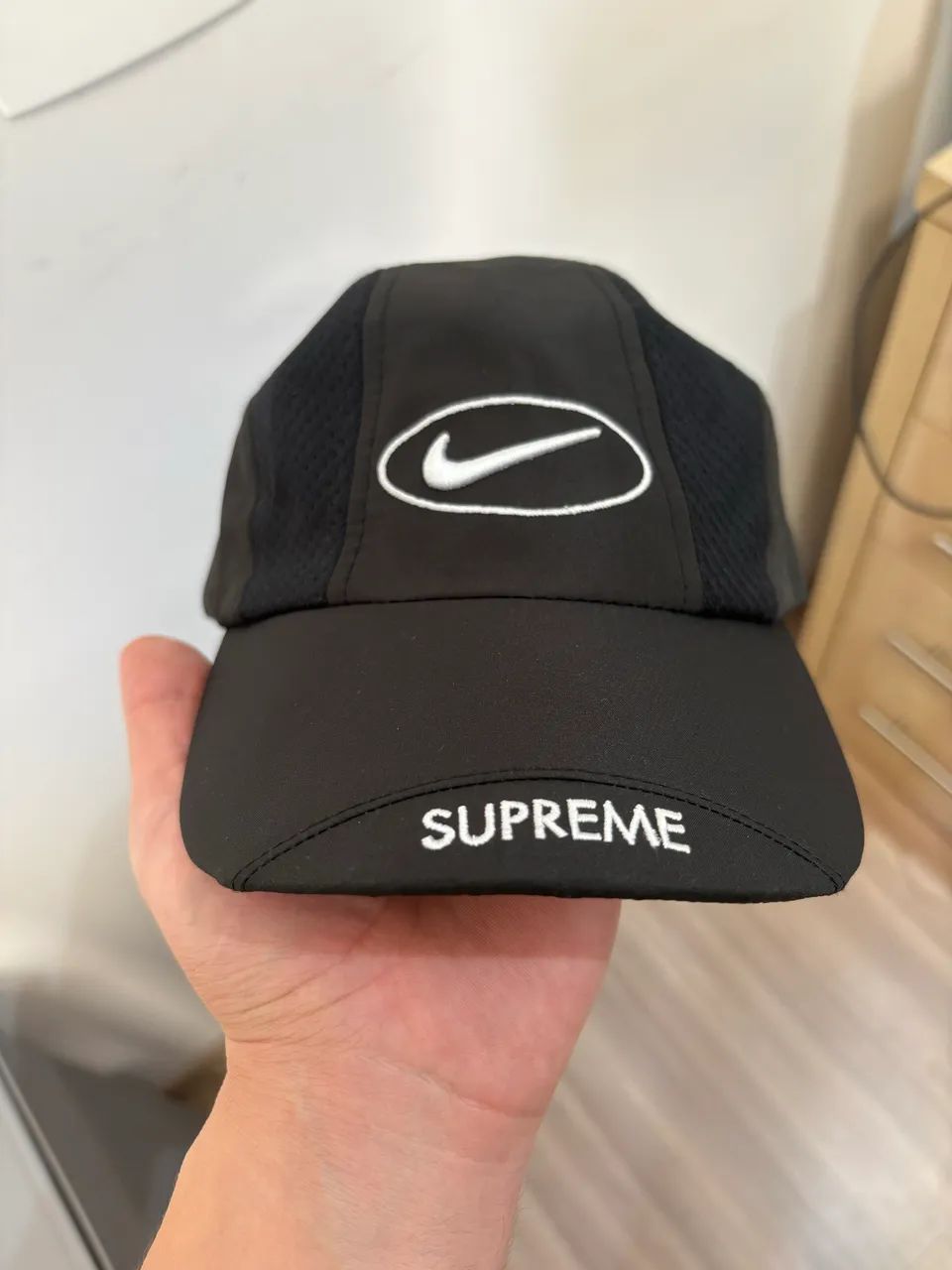 Boné Nike x Supreme running black