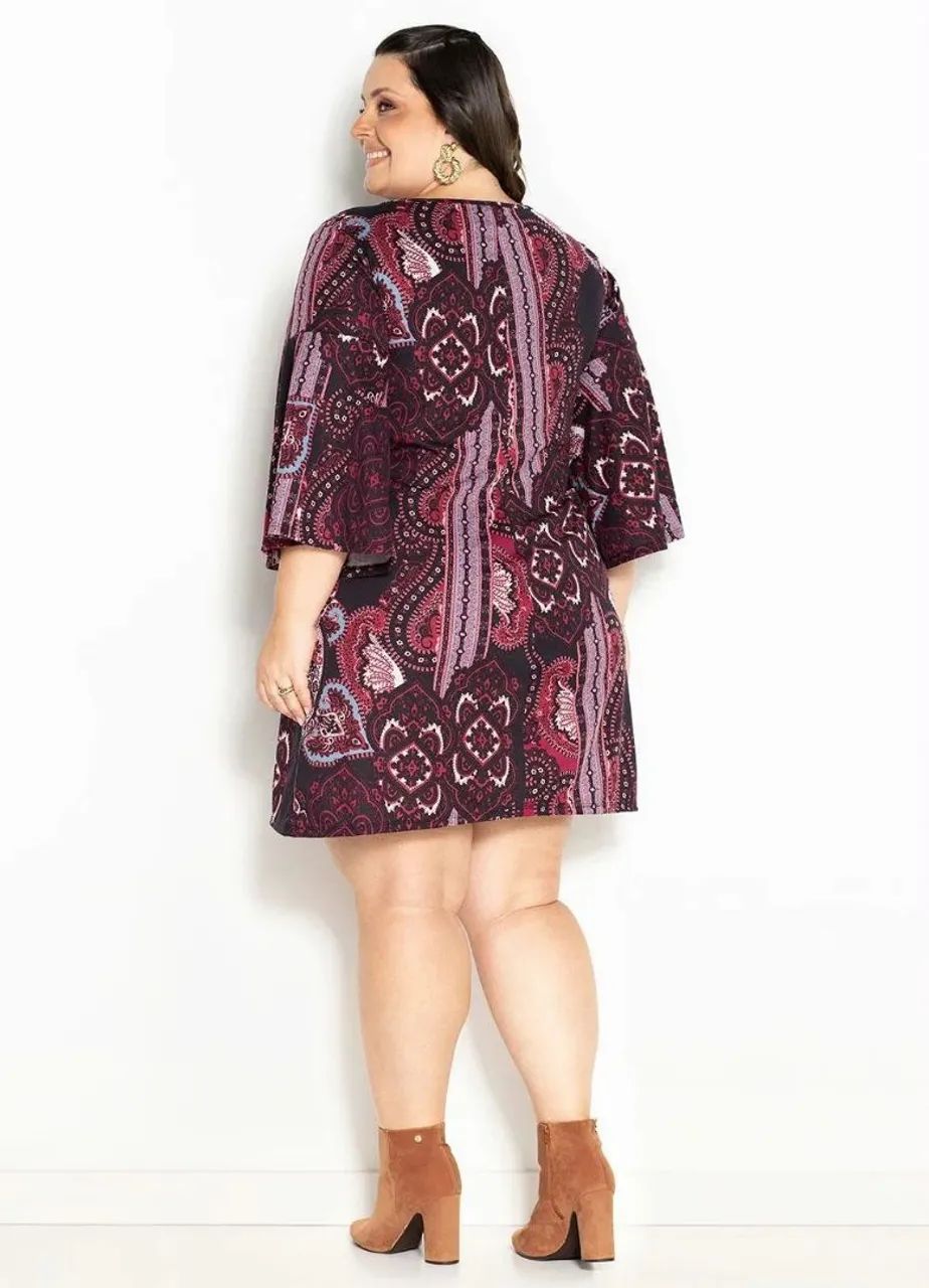 Vestido Marguerite Arabescos com Mangas Flare Plus Size - Foto 4