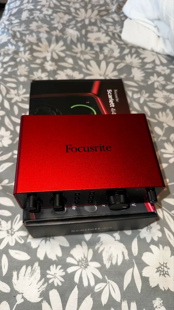 Focusrite Scarlett 4i4 4ª Geração 6 Meses de Uso Completa - Foto 2
