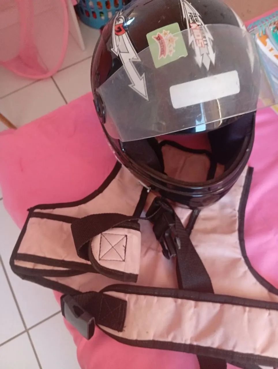 Capacete infantil e colete de segurança  - Foto 3