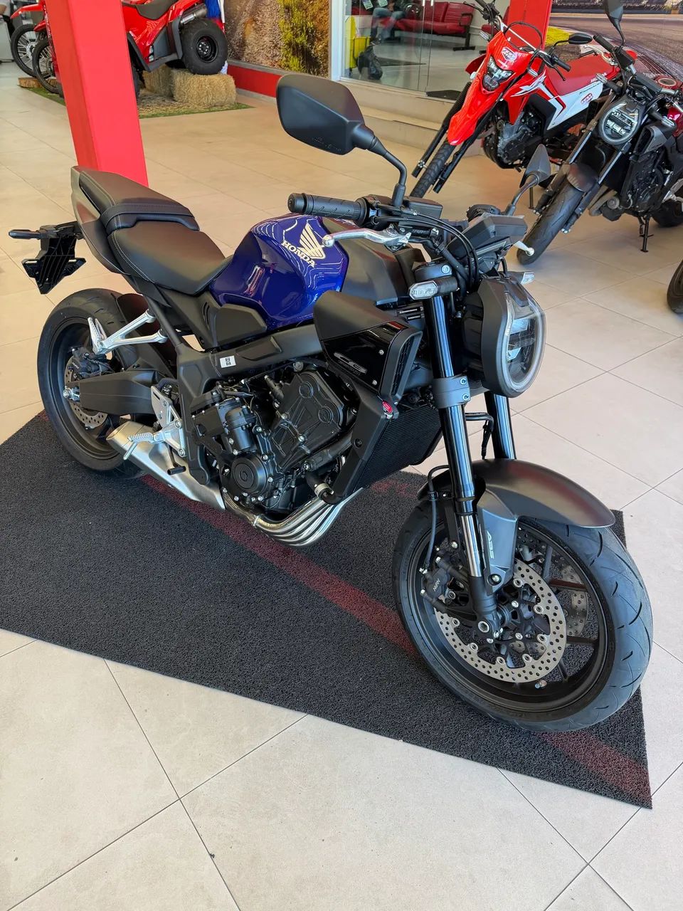 CB 650R  E- CLUTCH MODELO 2027