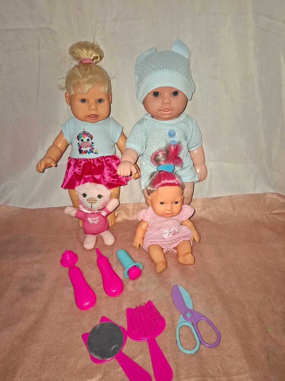 Kit Bonecas  casal e filha  + Acessórios  - Foto 3