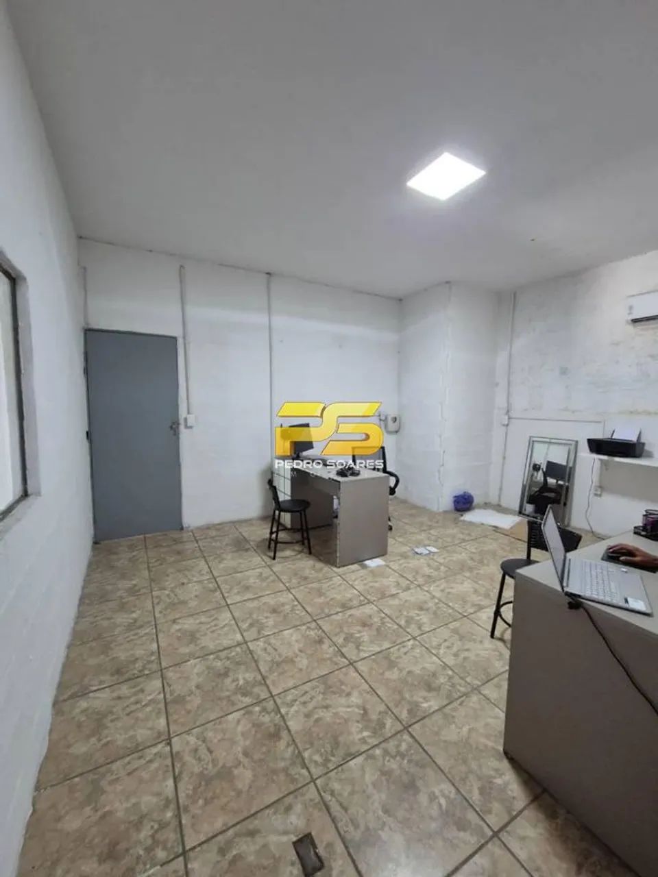 Galpão de 250m² com escritório de 30m² montado com WC - Foto 5