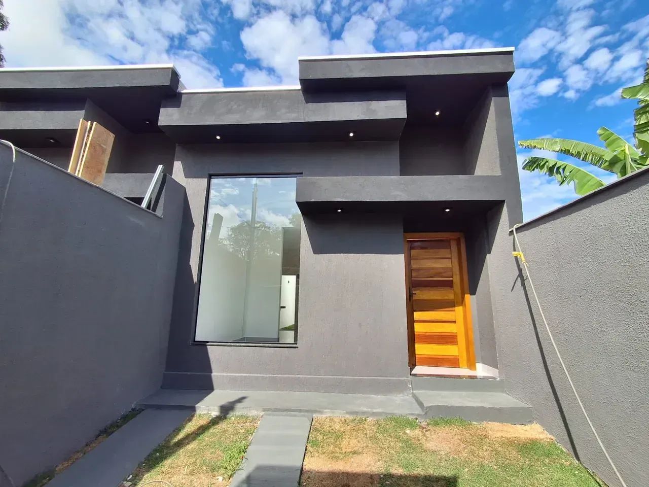 Casa com 3 quartos sendo 1 suíte 2 banheiros 2 vagas