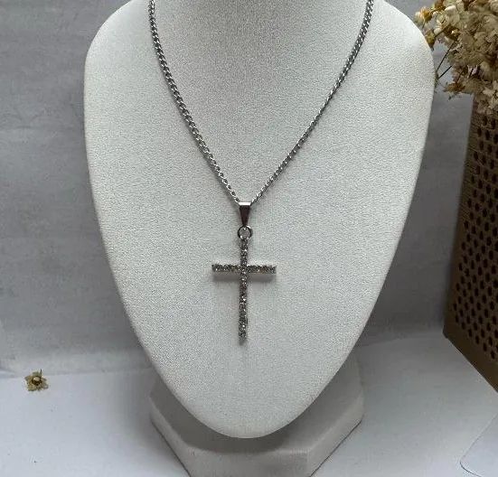 COLAR AÇO INOX COM PINGENTE DE CRUZ COM STRASS