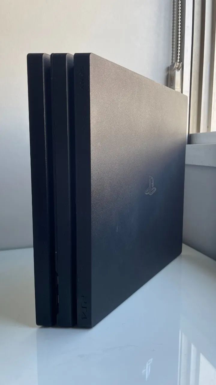 PS4 PRO 1TB + 2 JOGOS E 2 CONTROLES - Foto 4