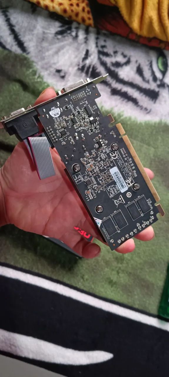 PLACA DE VÍDEO BÁSICA R5 230 2GB - Foto 5