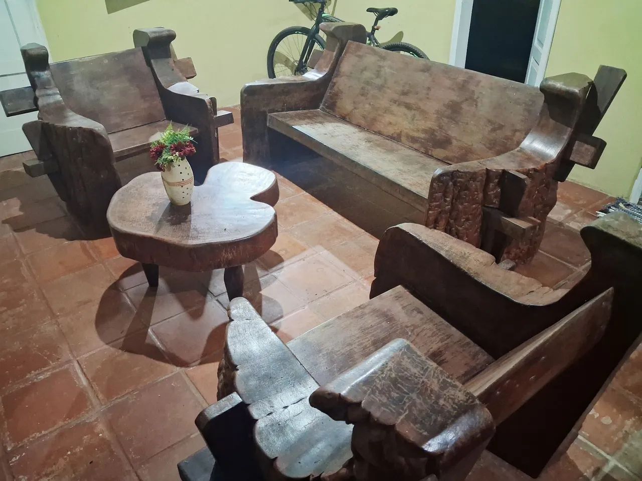 Vende-se sofá madeira de lei rústica  - Foto 3