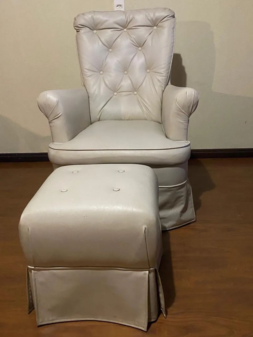 Poltrona Amamentação em Couro 