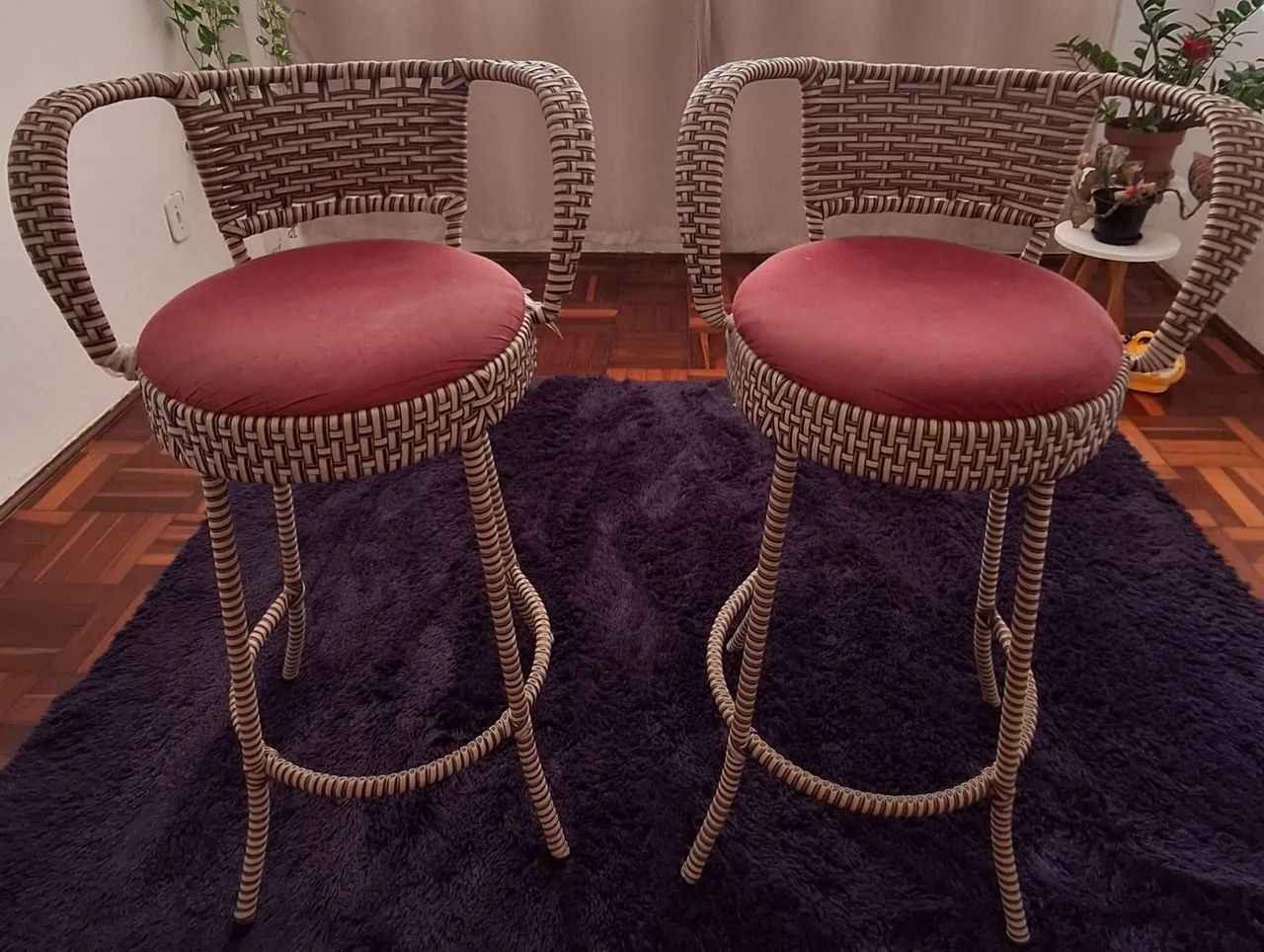 2 banquetas por 300,00