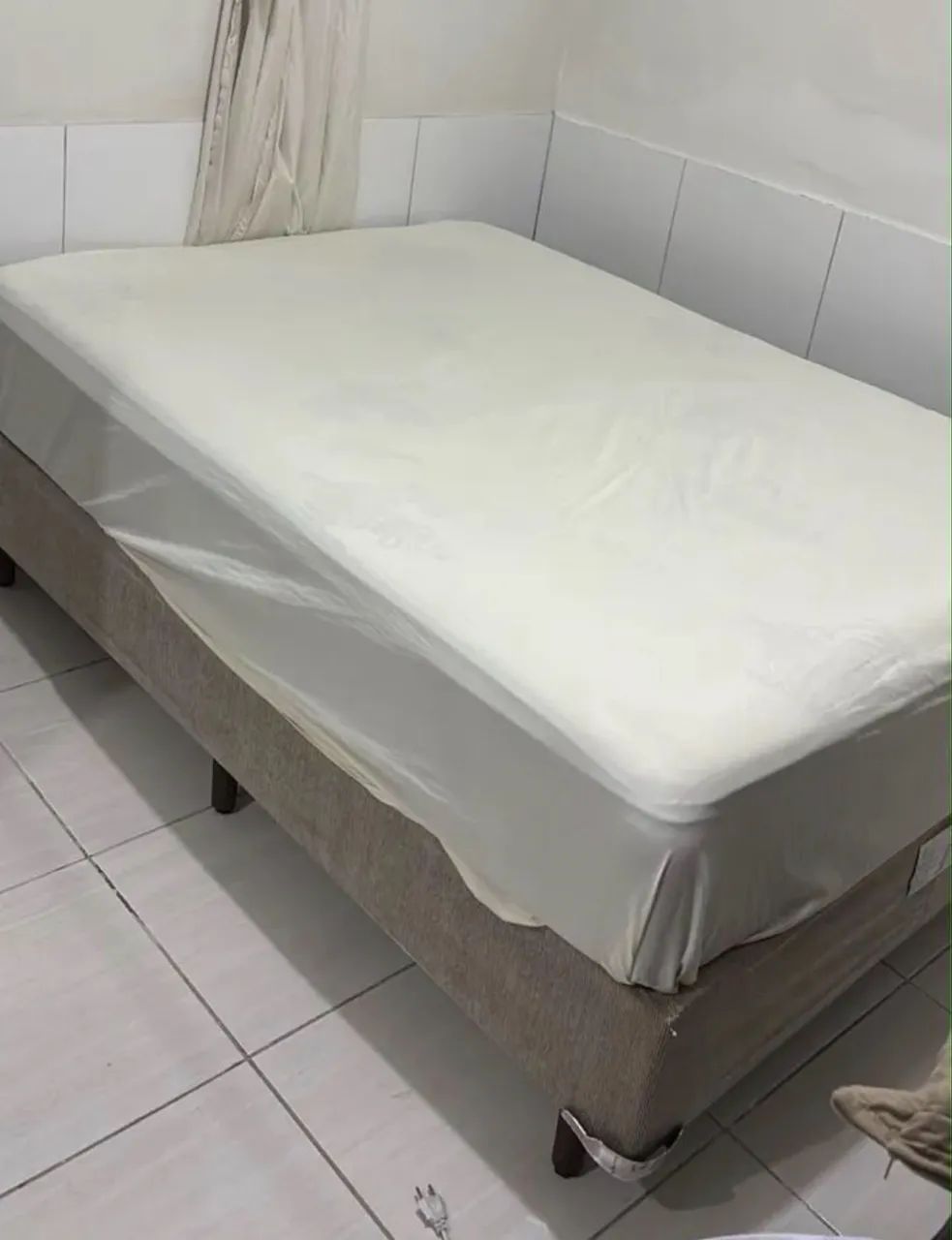 Cama casal.