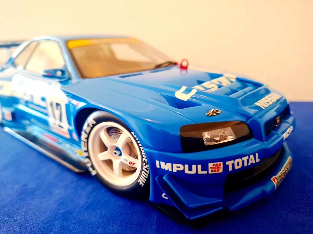 Miniatura Nissan Skyline GT-R R34 AUTOART 1:18 - Brinquedos e