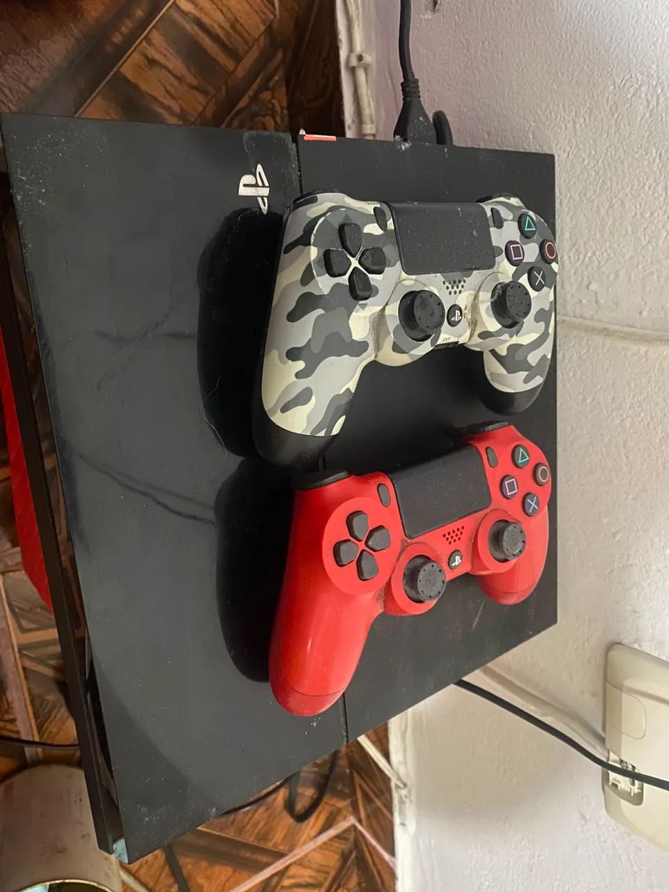 Vendo PS4 slim 2 controles e jogos - Foto 2