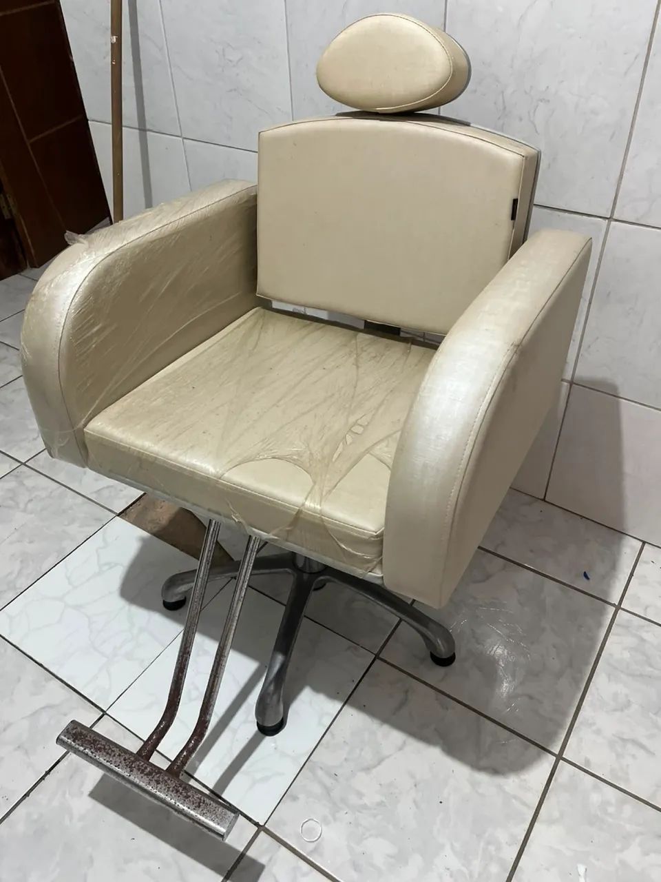 Vendo cadeira de cabeleireiro - Foto 3