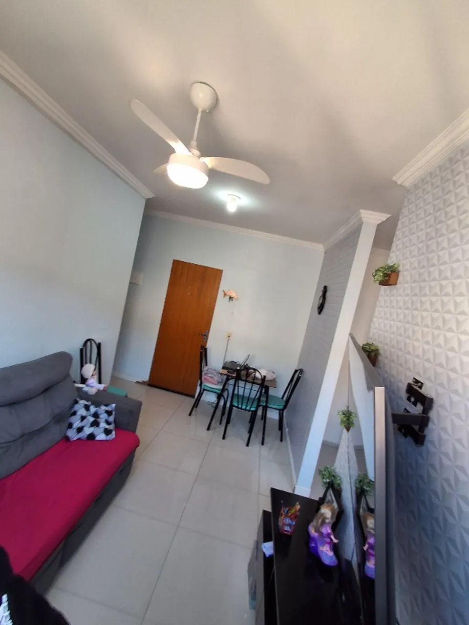 Apartamento 3° Andar com piscina e vaga coberta - Foto 2