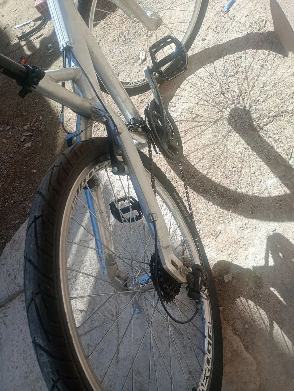  bicicleta de alumínio aro 26 - Foto 3