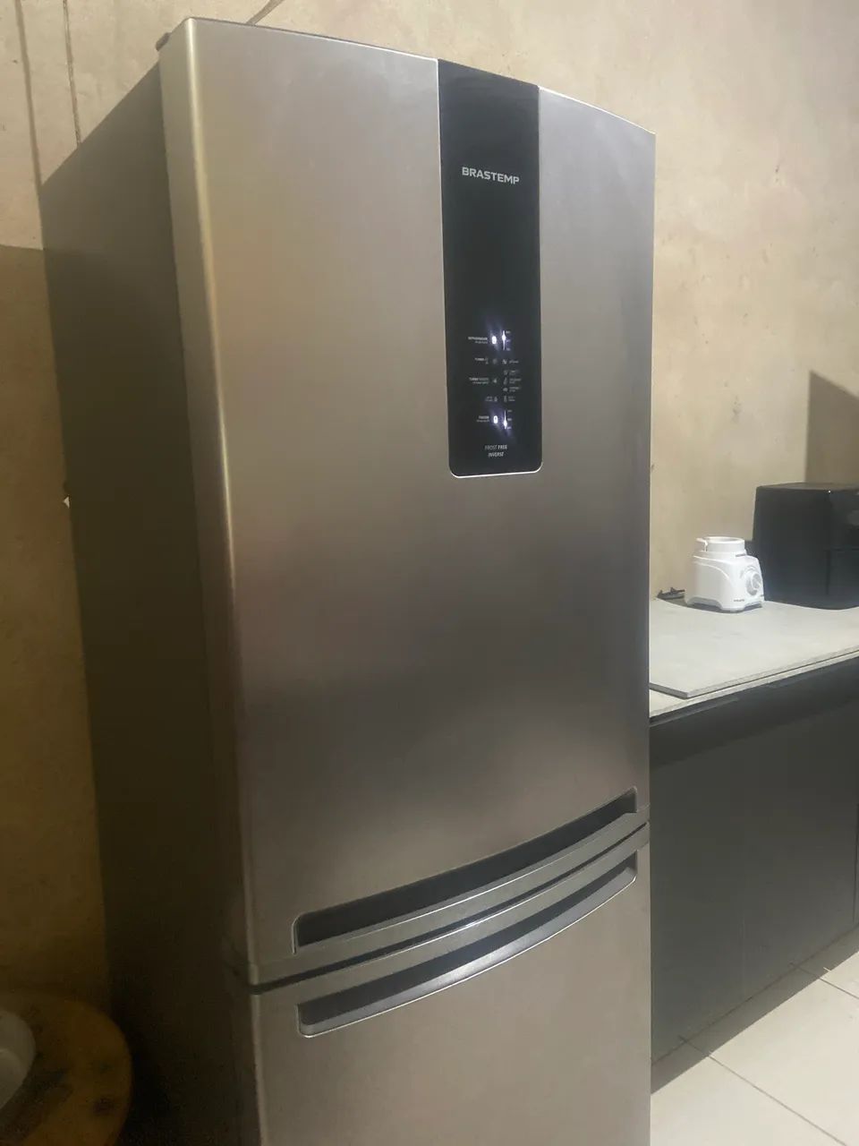 Vende geladeira semi nova 