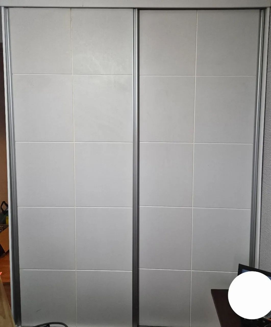 Guarda roupa branco de correr 