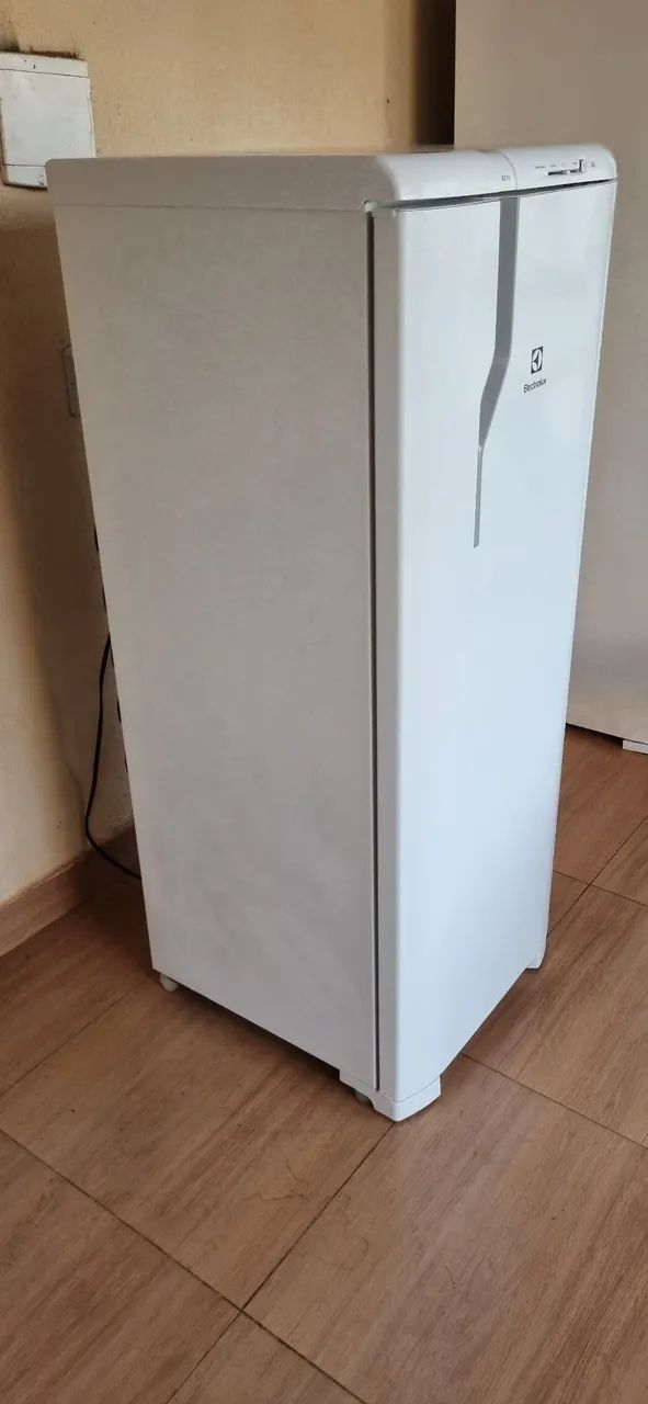 Vendo Geladeira Eletrolux  - Foto 2