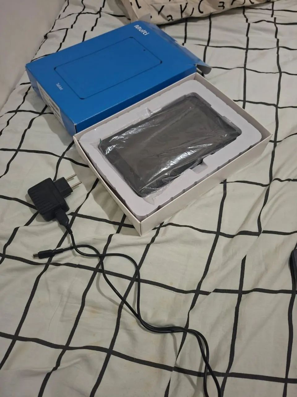 Tablet Multilaser novo com caixa e carregador 