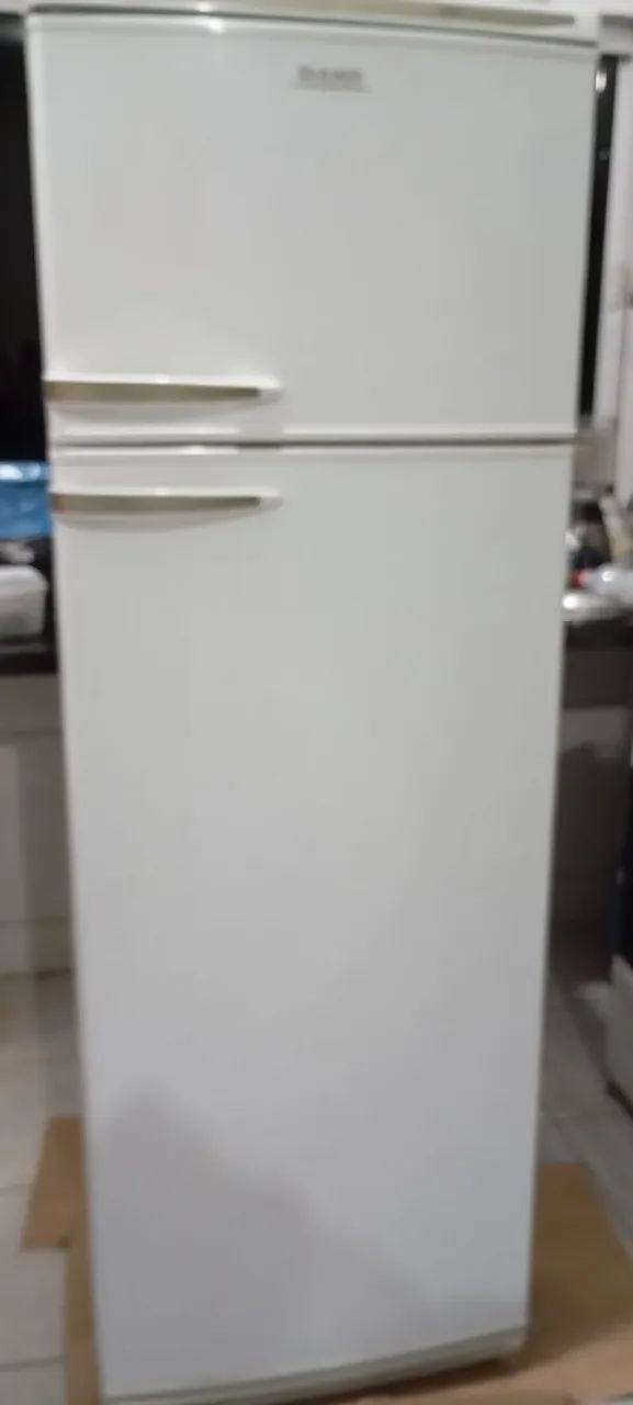 Geladeira 380 litros/ Dako