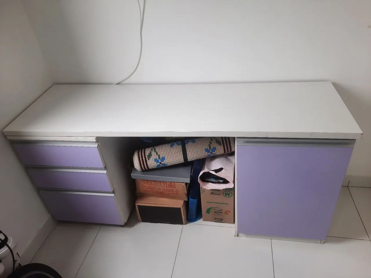 Escrivaninha branca e roxa - Foto 5