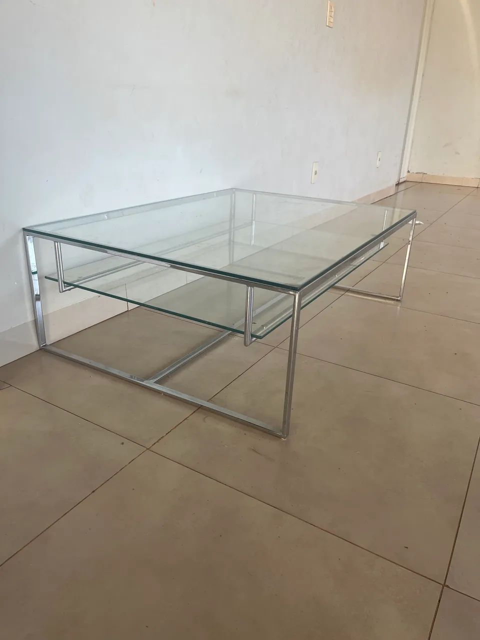 Mesa de centro cromada com vidro 