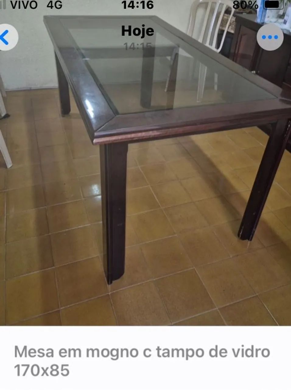 Mesa com tampo de vidro mogno e espelho de parede 