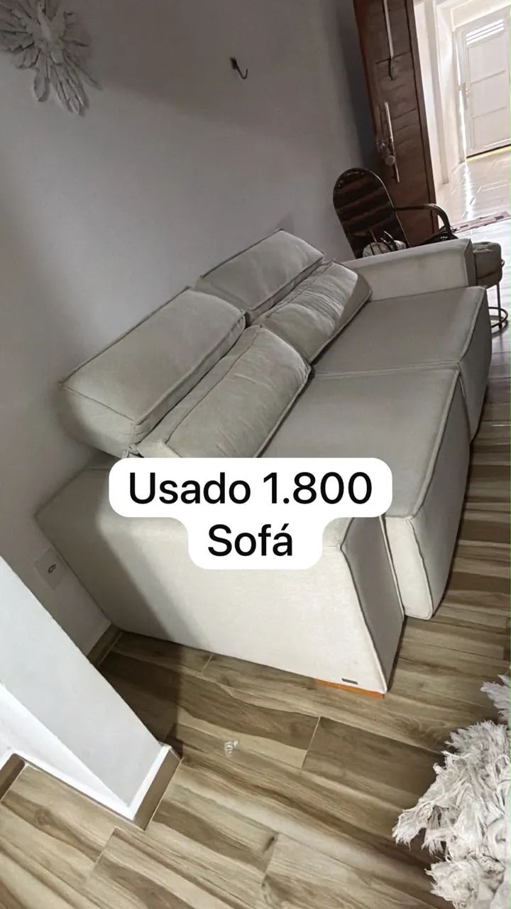 Vendo sofá usado  pouco tempo só precisa mandar limpar 