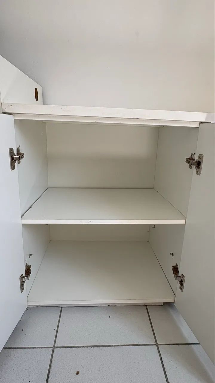 Mesa / Escrivaninha com portas - Foto 2