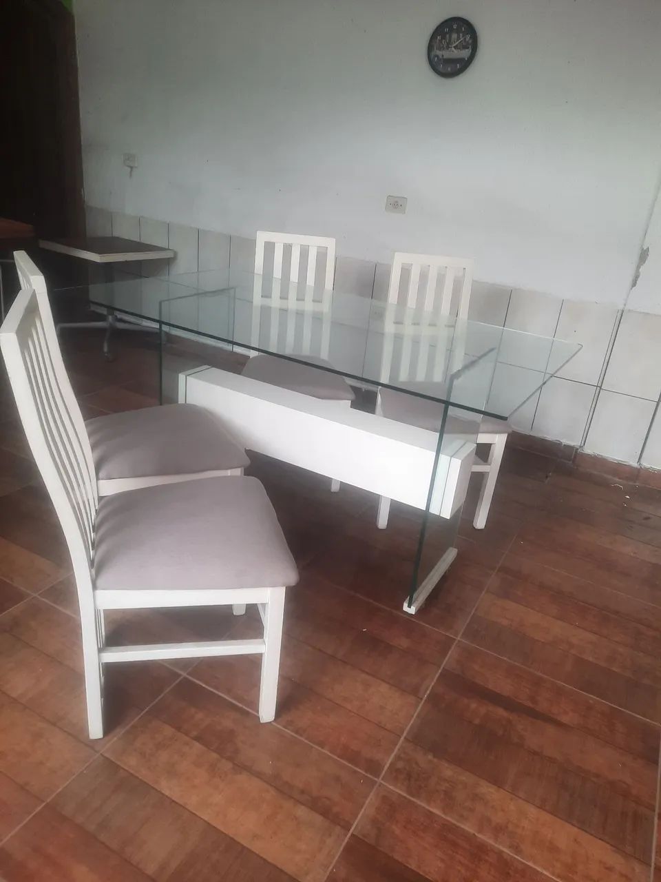 Mesa de vidro 1.50 ×90 com 4 cadeiras