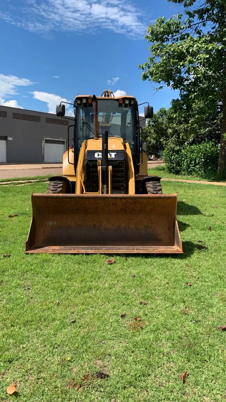 Retroescavadeira Caterpillar 416F2 20/20  - Foto 3