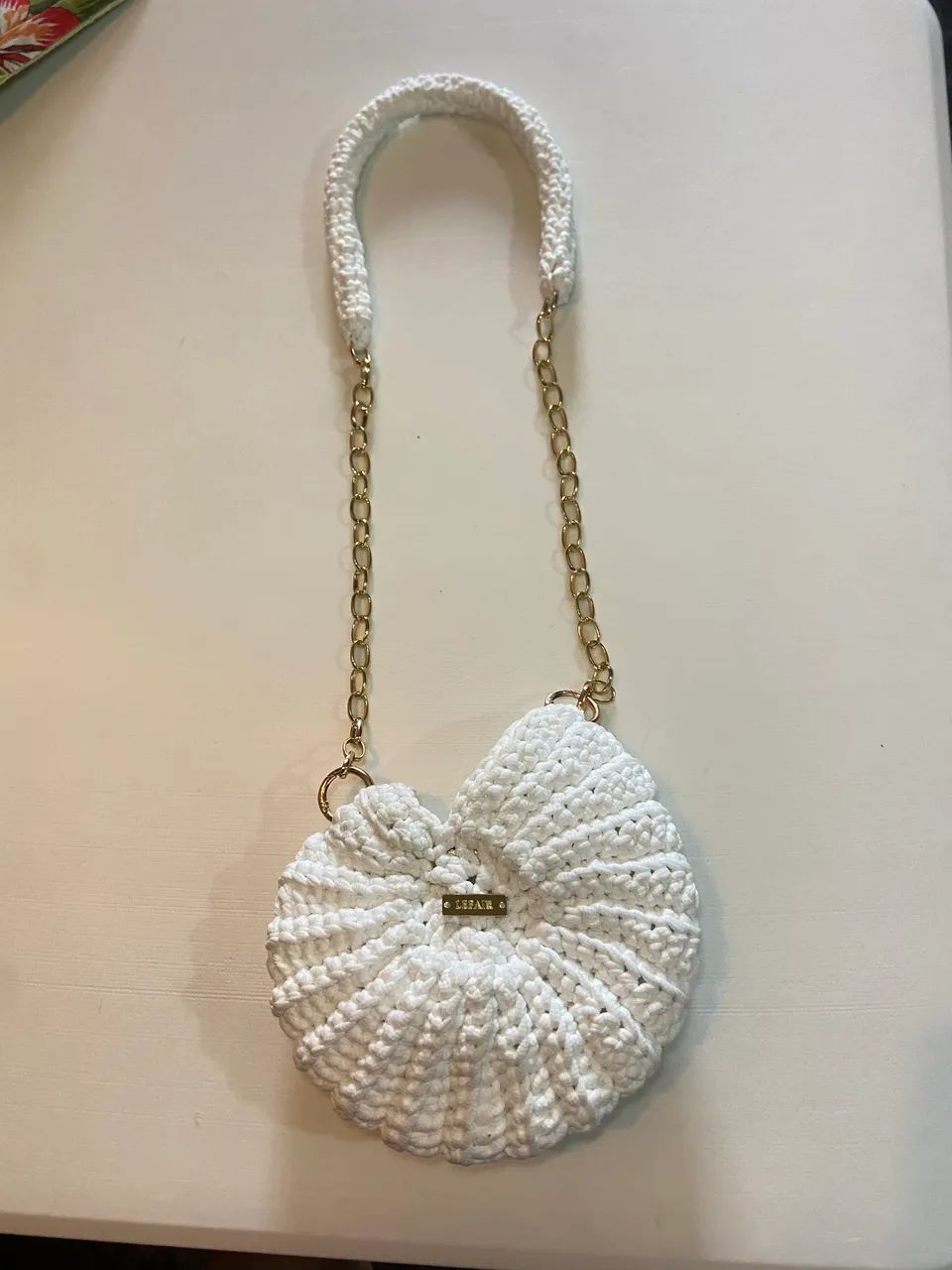 Bolsa de Crochê Branca Artesanal - Formato de concha - Foto 2