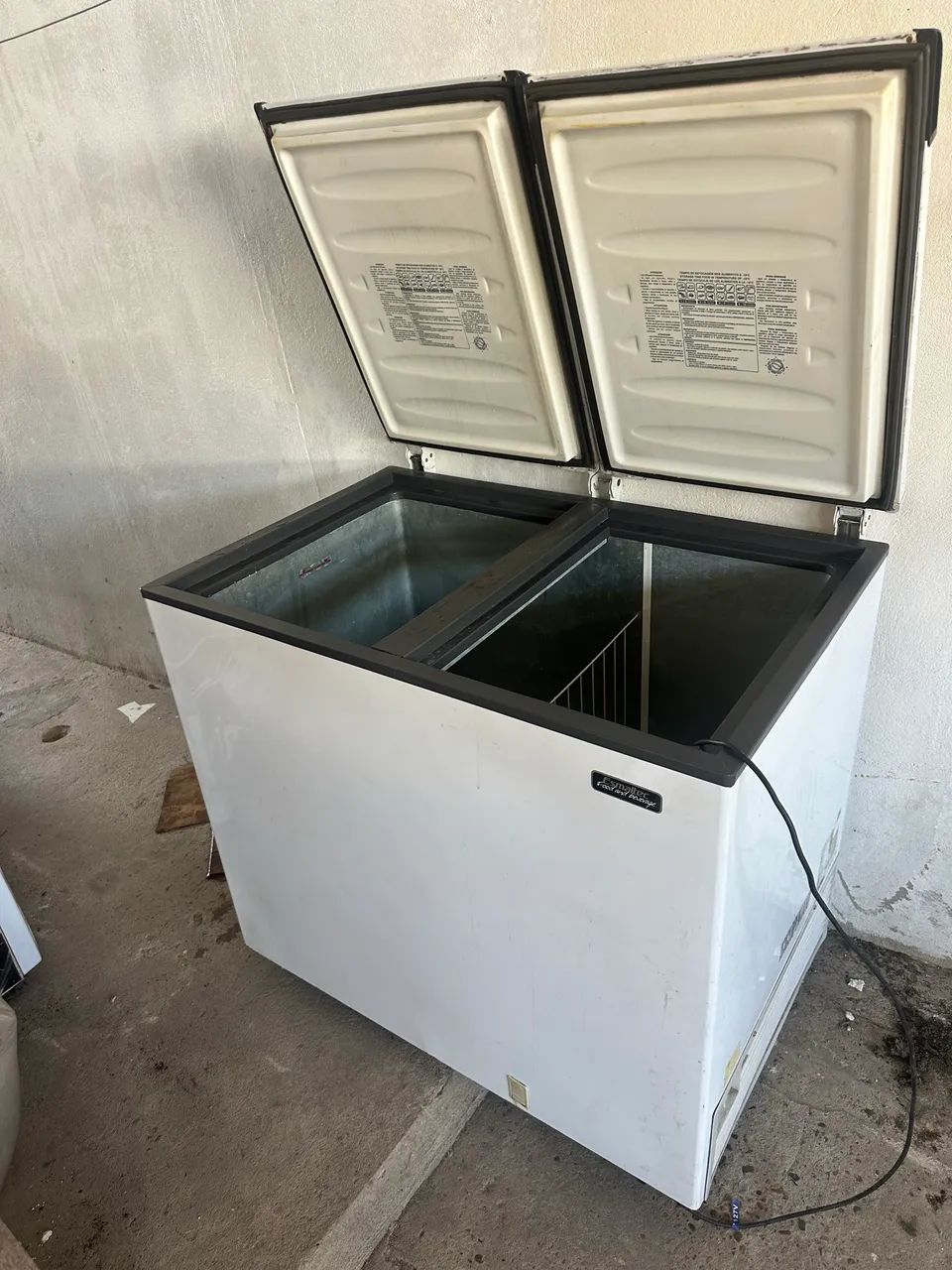 Vendo freezer Esmaltec duas portas - Foto 4