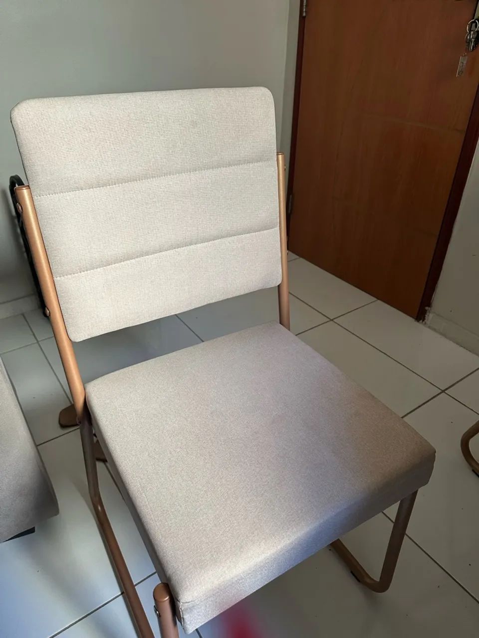 Vendo mesa com 4 cadeiras redonda - Foto 3