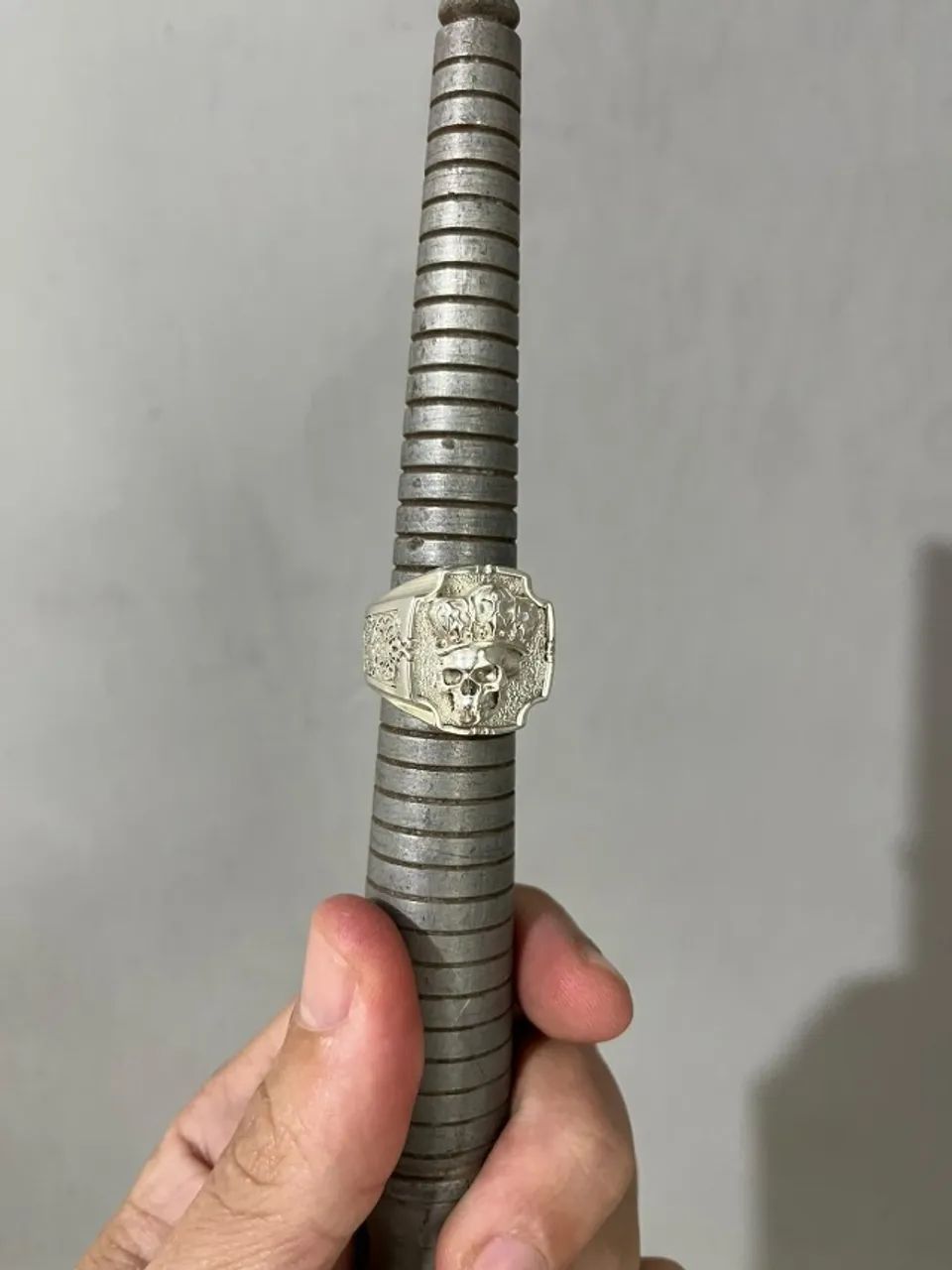 ANEL DE PRATA CAVEIRA COM COROA - Foto 4