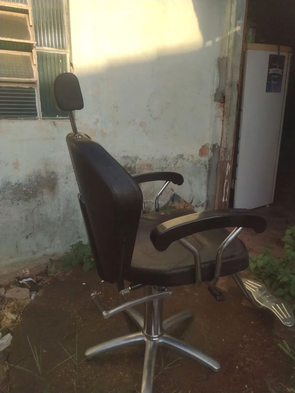 Cadeira de barbeiro ? em perfeito estado para trabalho - Foto 4