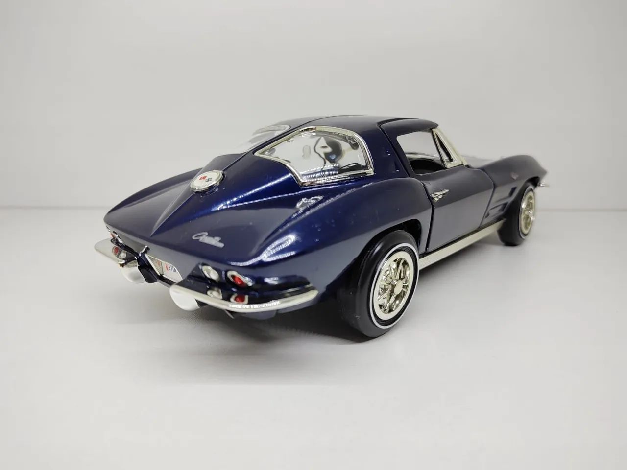 Miniatura Corvette Sting Ray Split Window Coupê 1963 1/18 - Foto 2