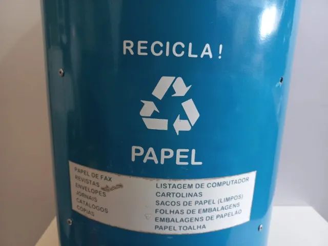 Lixeiras de fibra - 100L; (1 amarela, 3 azuis) - Foto 5