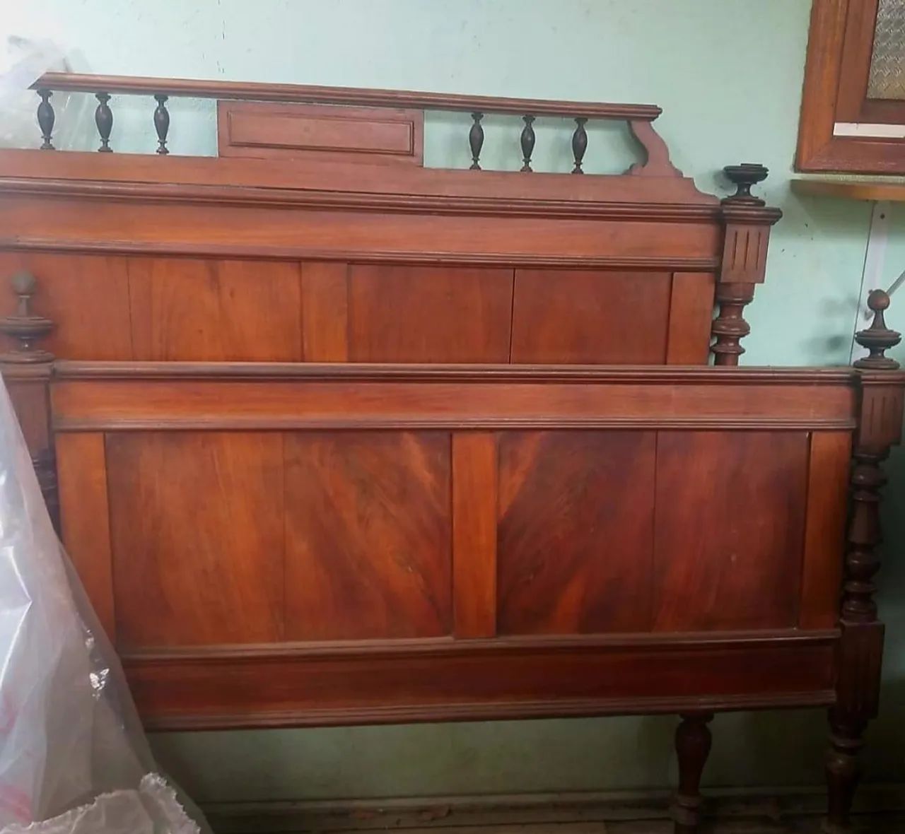 Antiga e Belíssima Cama de Casal estilo Império 