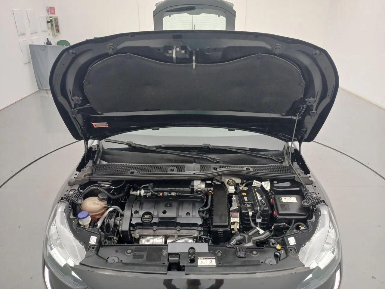 Peugeot 208 Active 1.6 Flex 16V 5p Aut., foto 9 de 16