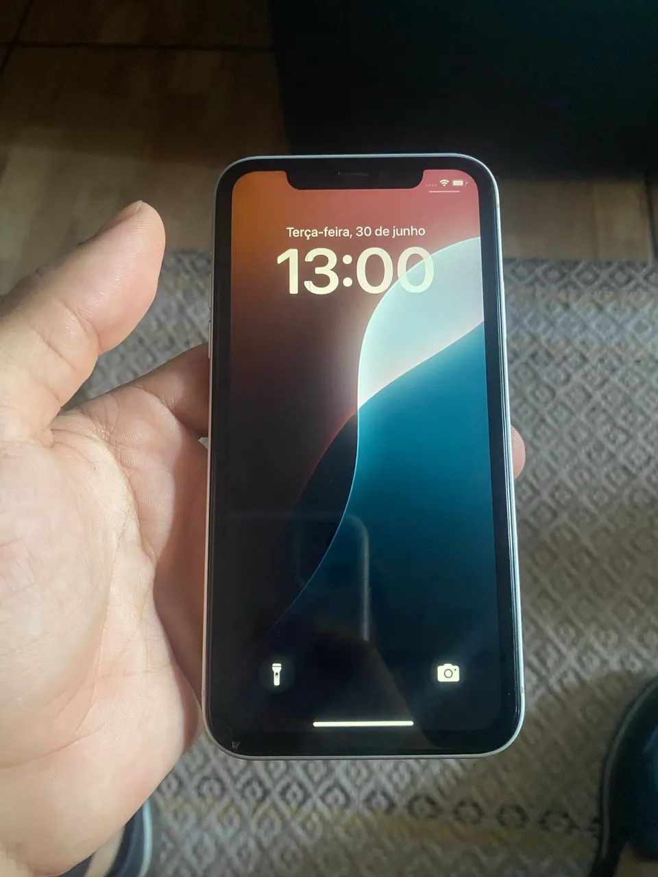 iPhone XR na carcaça do 17 pro