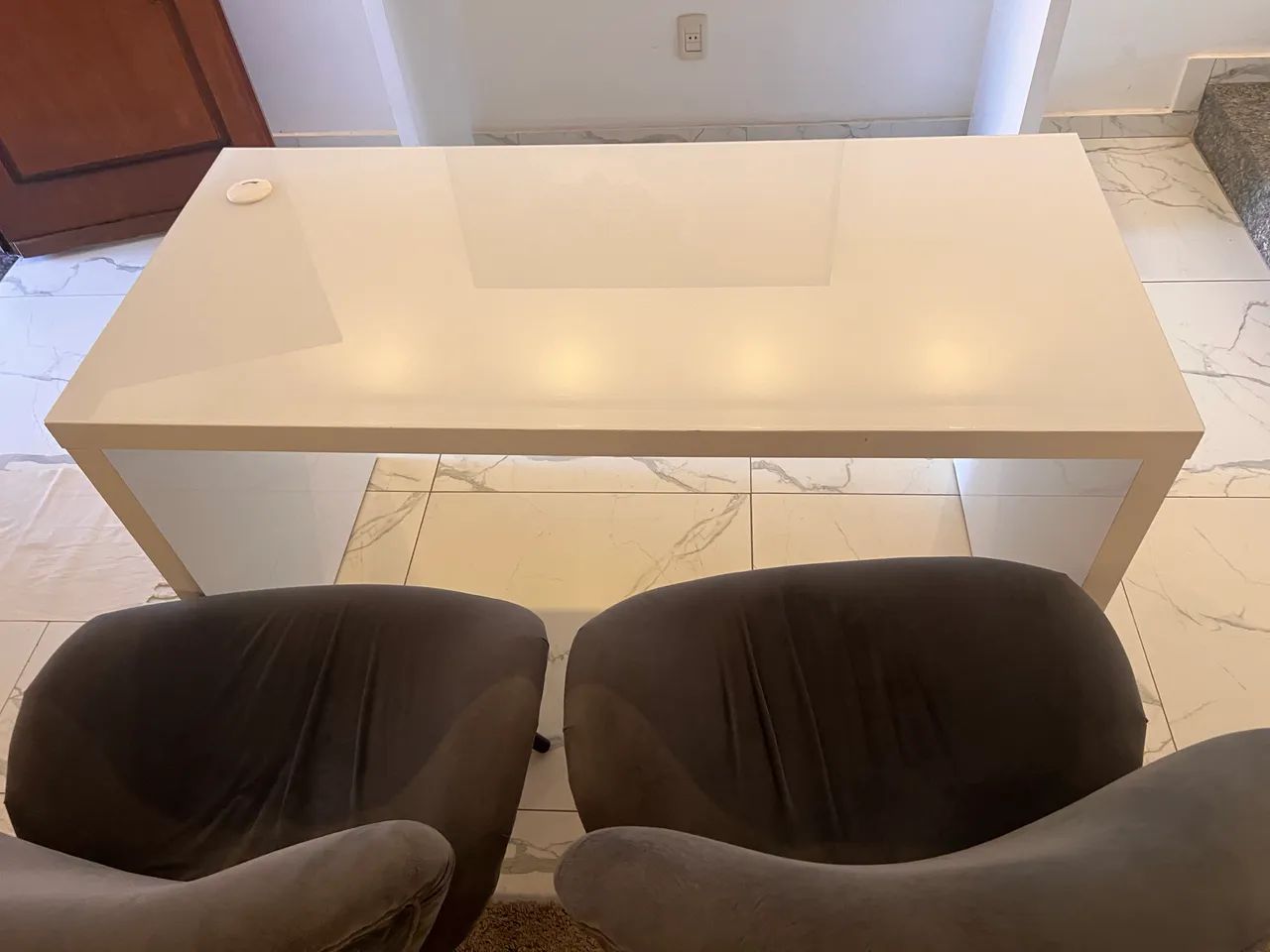 Mesa para estudo ou trabalho! Em excelente estado de conservação! 